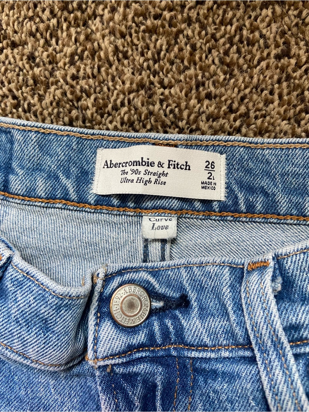 Abercrombie and Fitch 90’s Straight Ultra High Rise 26/2L - Picture 3 of 8